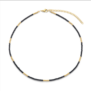 Ketting met witte kralen