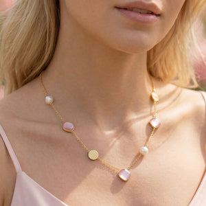 Halsketting met kattenoog en schelpkralen roze