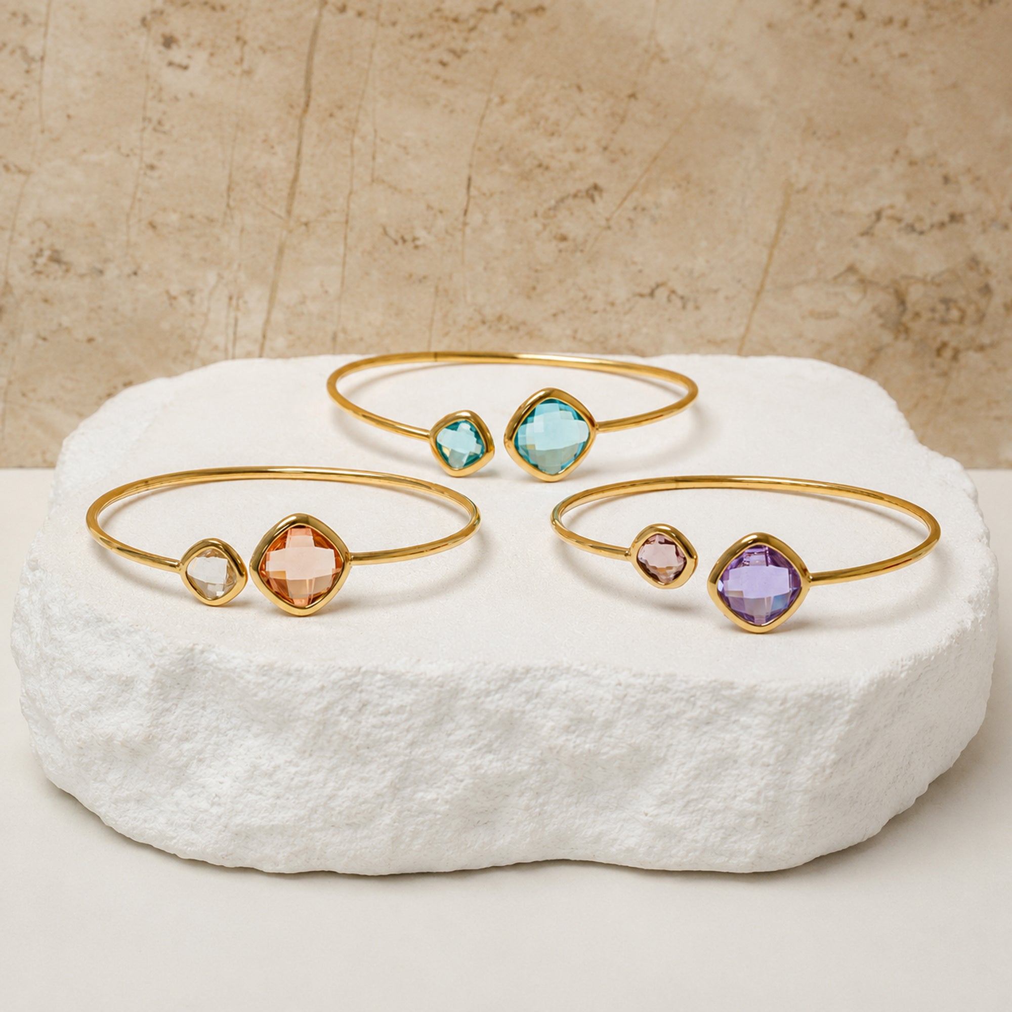 Armband met blauwe glazen steentjes