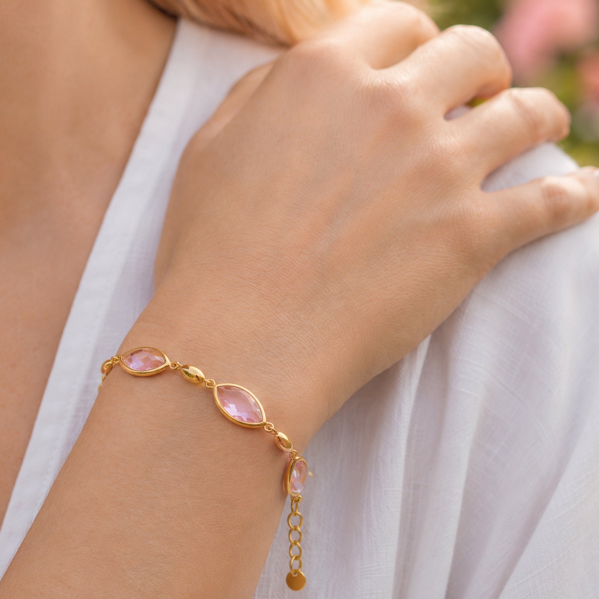Armband met roze glazen steentjes