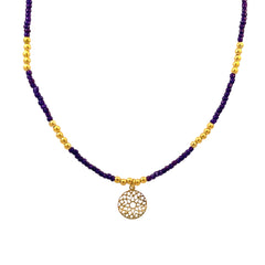 Ketting met paarse kralen en bedel