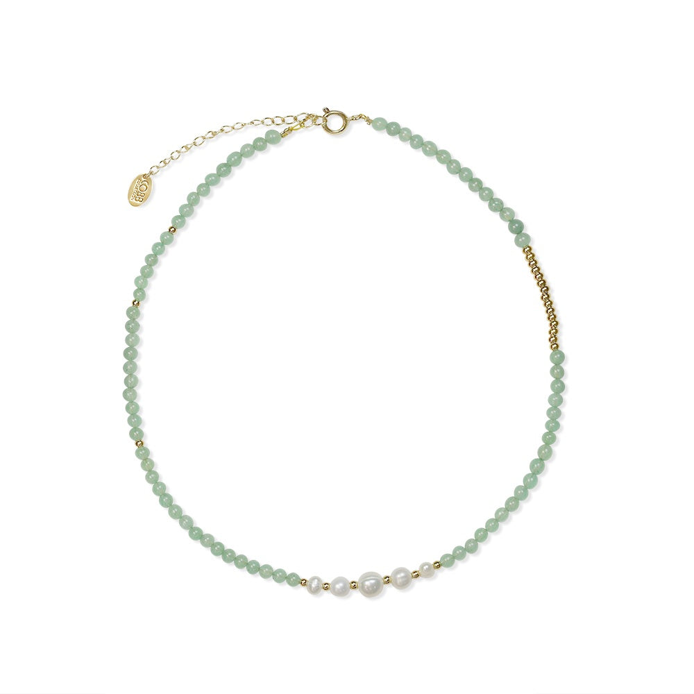Ketting met groene jade stenen en witte parels