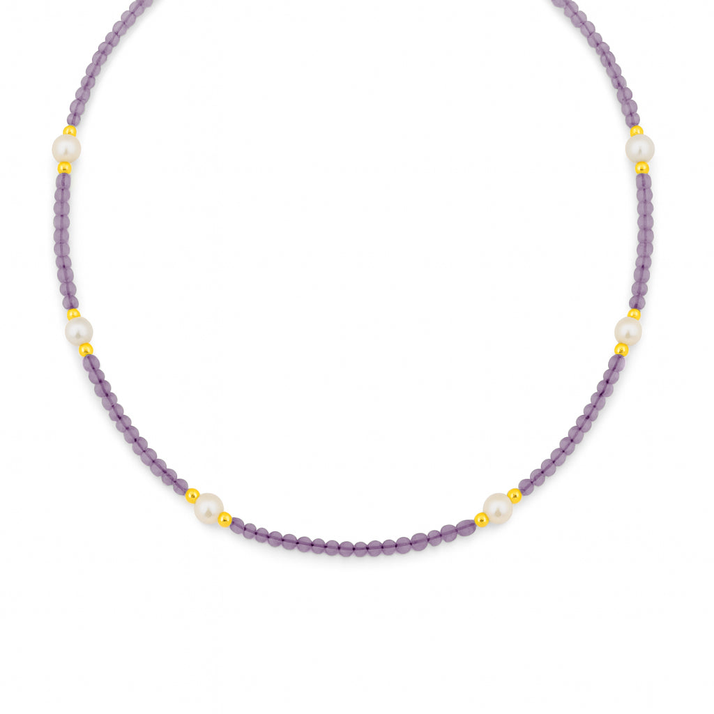 Ketting van kralen met preniet en schelpparel